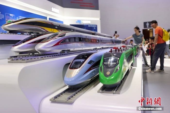 7月13日，第二十六屆北京科博會在北京國家會議中心開幕。圖為復(fù)興號系列動車組模型。<a target='_blank' href='/'>中新社</a>記者 易海菲 攝