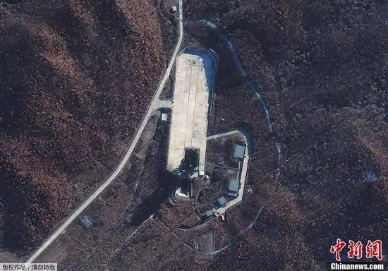當(dāng)?shù)貢r間12月1日，朝鮮宇宙空間技術(shù)委員會發(fā)言人說，朝鮮將于本月10日至22日間發(fā)射衛(wèi)星。圖為國外媒體近日公布的俯瞰朝鮮衛(wèi)星發(fā)射場照片。