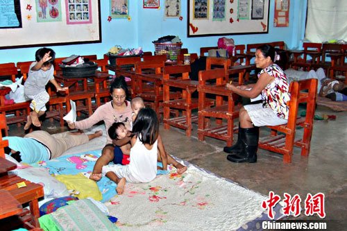 菲律賓總統視察臺風重災區(qū) 將宣布全國災難狀態(tài)