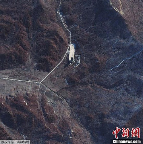 當(dāng)?shù)貢r(shí)間12月1日，朝鮮宇宙空間技術(shù)委員會(huì)發(fā)言人說(shuō)，朝鮮將于本月10日至22日間發(fā)射衛(wèi)星。圖為國(guó)外媒體近日公布的俯瞰朝鮮衛(wèi)星發(fā)射場(chǎng)照片。