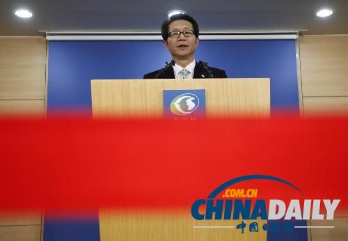 韓國統(tǒng)一部長官柳吉在26日發(fā)表政府聲明說，決定將滯留在開城園區(qū)的韓方人員全部撤回。