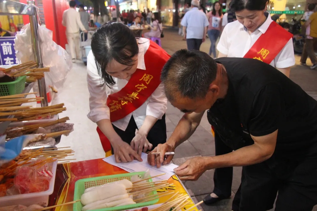 周寧聯(lián)社一對一、點對點為商戶辦理二維碼服務夜市經(jīng)濟發(fā)展.webp.jpg